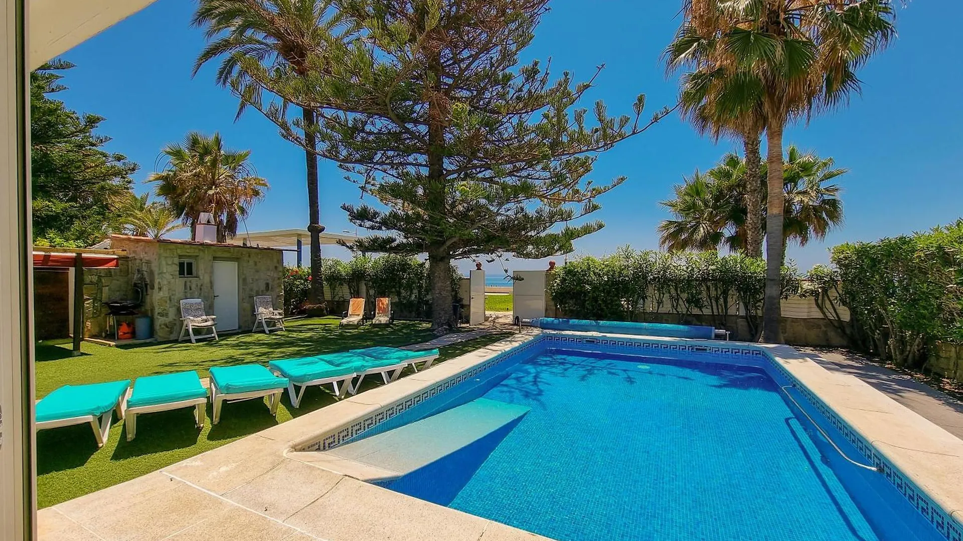 Beachfront Villa Torrox Costa location